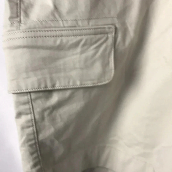 NWT ROWM MEN SZ 46 KHACKI CARGO SHORTS  9” INSEAM - Picture 3 of 12